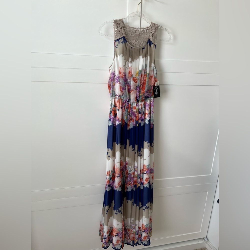 Jessica Simpson NWT Long Floral Maxi Dress Size Small